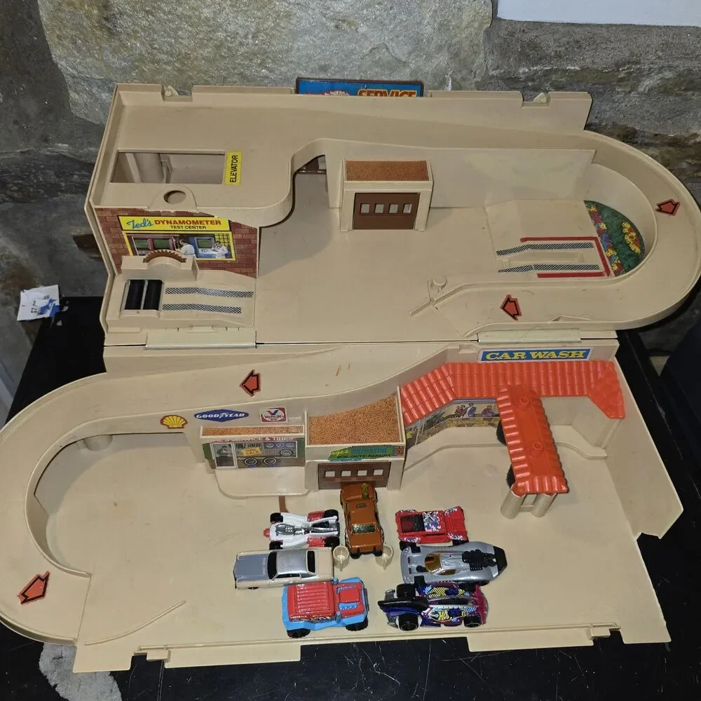 Vintage Hot Wheels Service Center Sto-N-Go Missing Parts